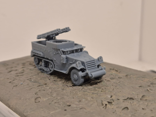 M2A1 Dreifach-Raketenrohrsystem ​​​​​​​Halbkette