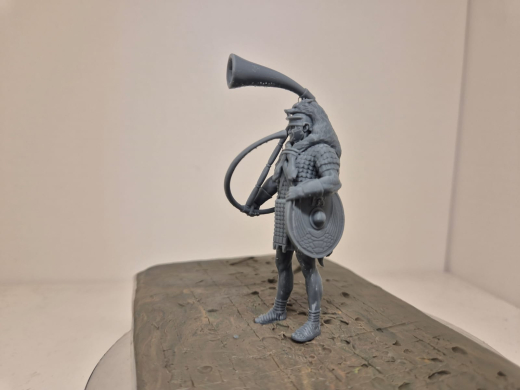 Römischer Cornicen I Militärmusiker und Signalgeber ​​​​​​​mit ein halbkreisförmigen Horn