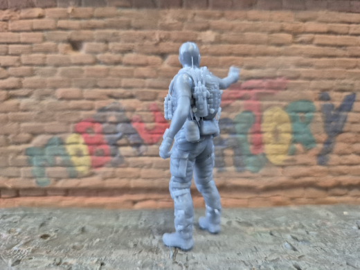 moderne Spezialkräfte Cybersoldat mit Pistole 06