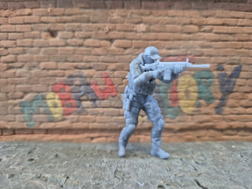 moderne Spezialkräfte Cybersoldat mit FN-SCAR 13