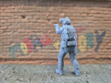 moderne Spezialkräfte Cybersoldat mit Pistole 18